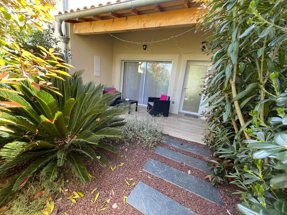 Les Jardins Du Castelas - Piscines, Jardins Et Spas Privatifs Uchaux Εξωτερικό φωτογραφία