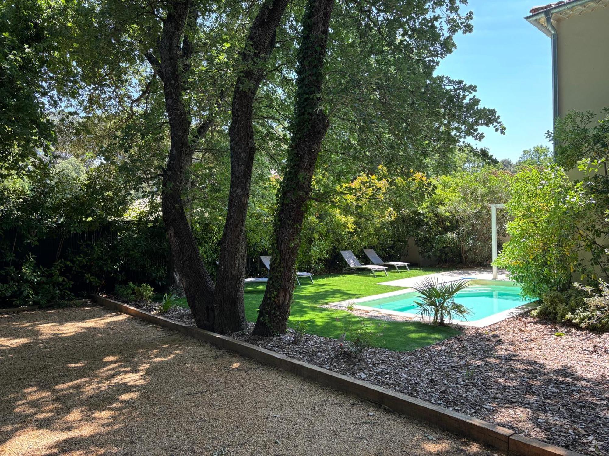Les Jardins Du Castelas - Piscines, Jardins Et Spas Privatifs Uchaux Εξωτερικό φωτογραφία