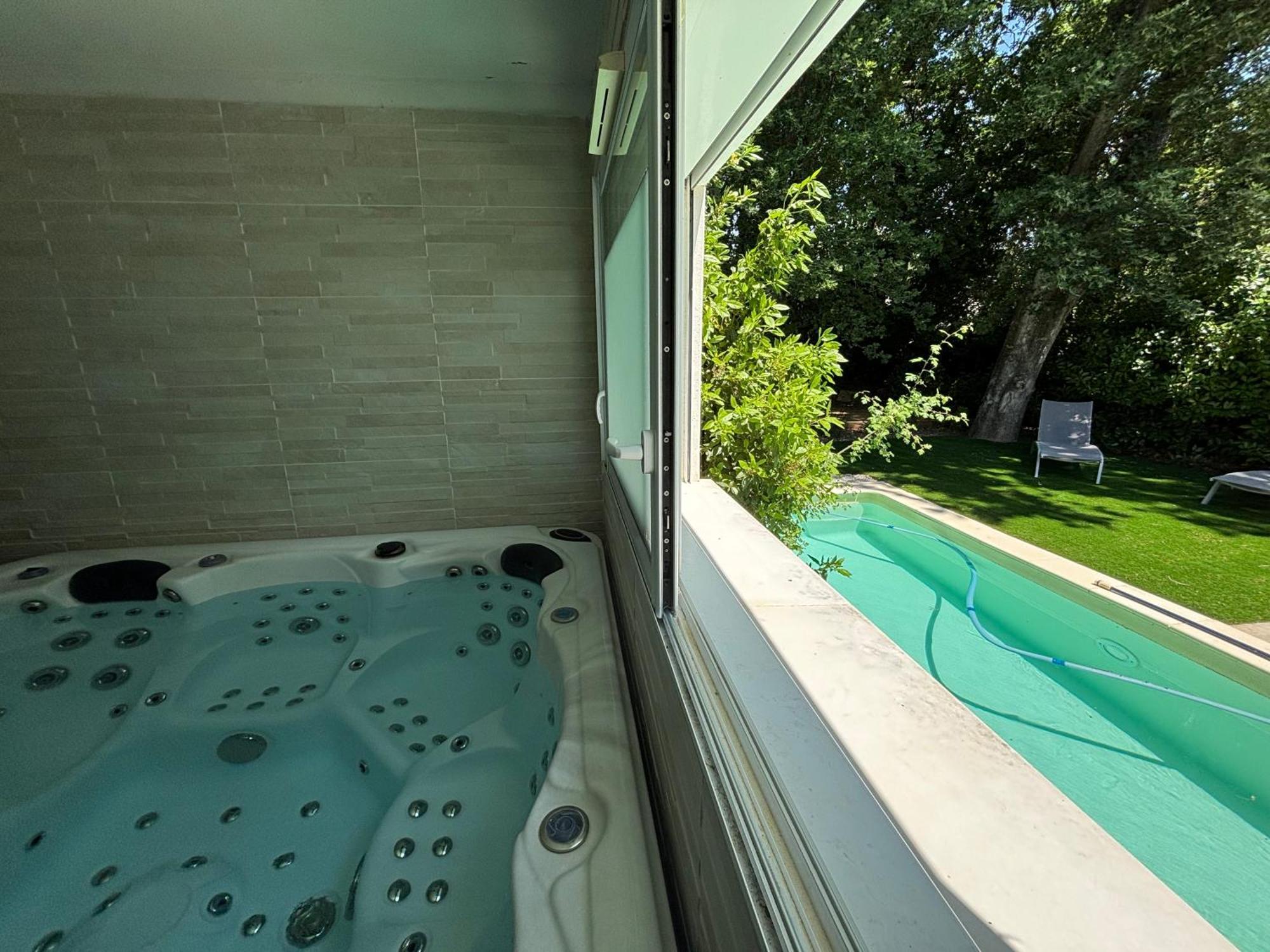 Les Jardins Du Castelas - Piscines, Jardins Et Spas Privatifs Uchaux Εξωτερικό φωτογραφία
